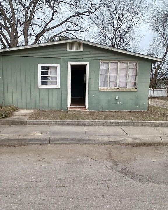 1st image of 111 Hollyberry Ln