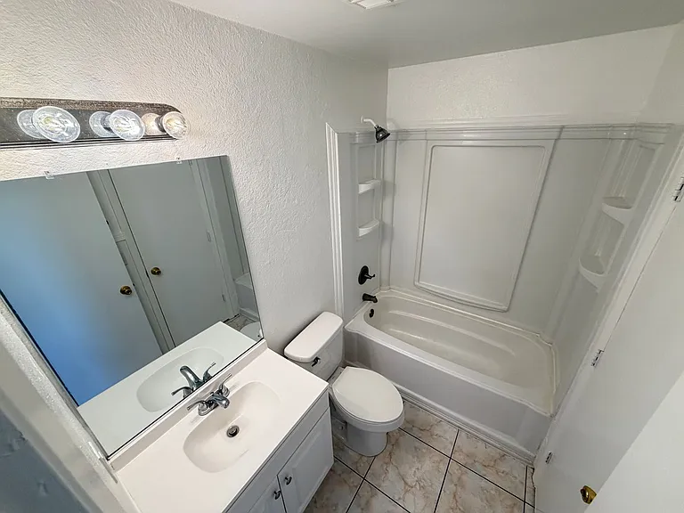 821 Moongate Ter — Photo 23