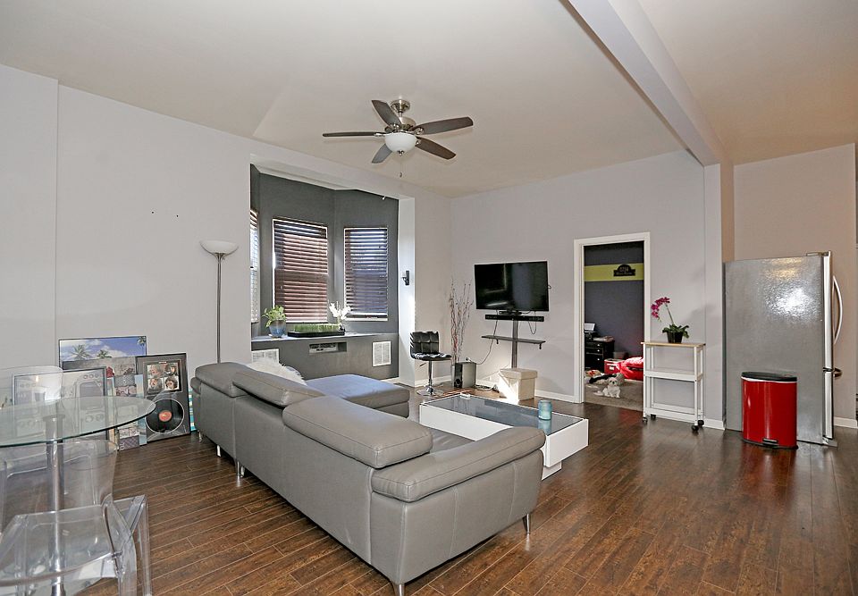 1st image of 3511 S Wood St #2R