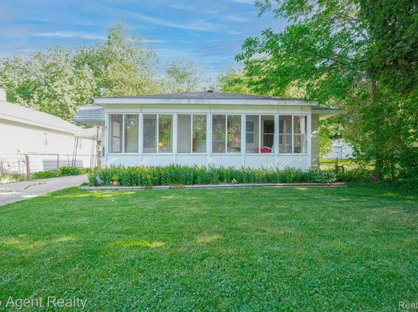 41 E Brooklyn Ave, Pontiac, MI 48340