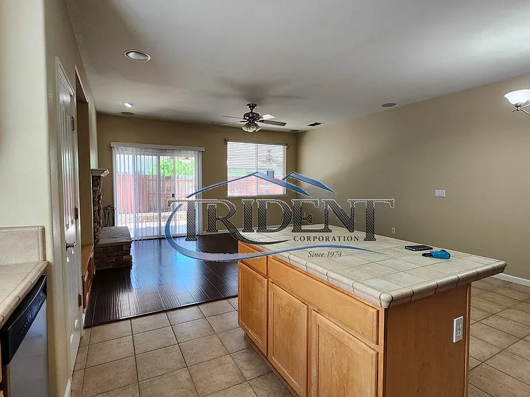 1715 Shoreline Dr — Photo 12