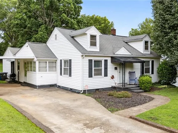 131 E Rhyne Ave, Winston Salem, NC 27127