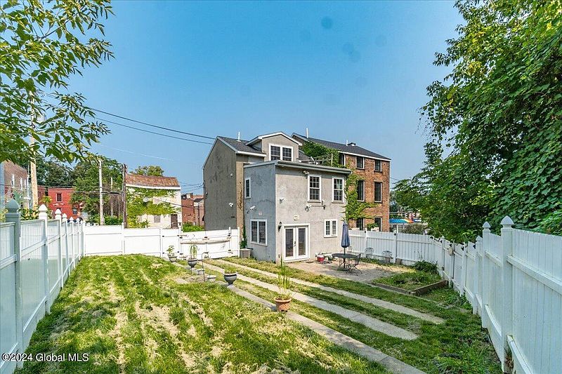 3rd image of 70 Livingston Avenue