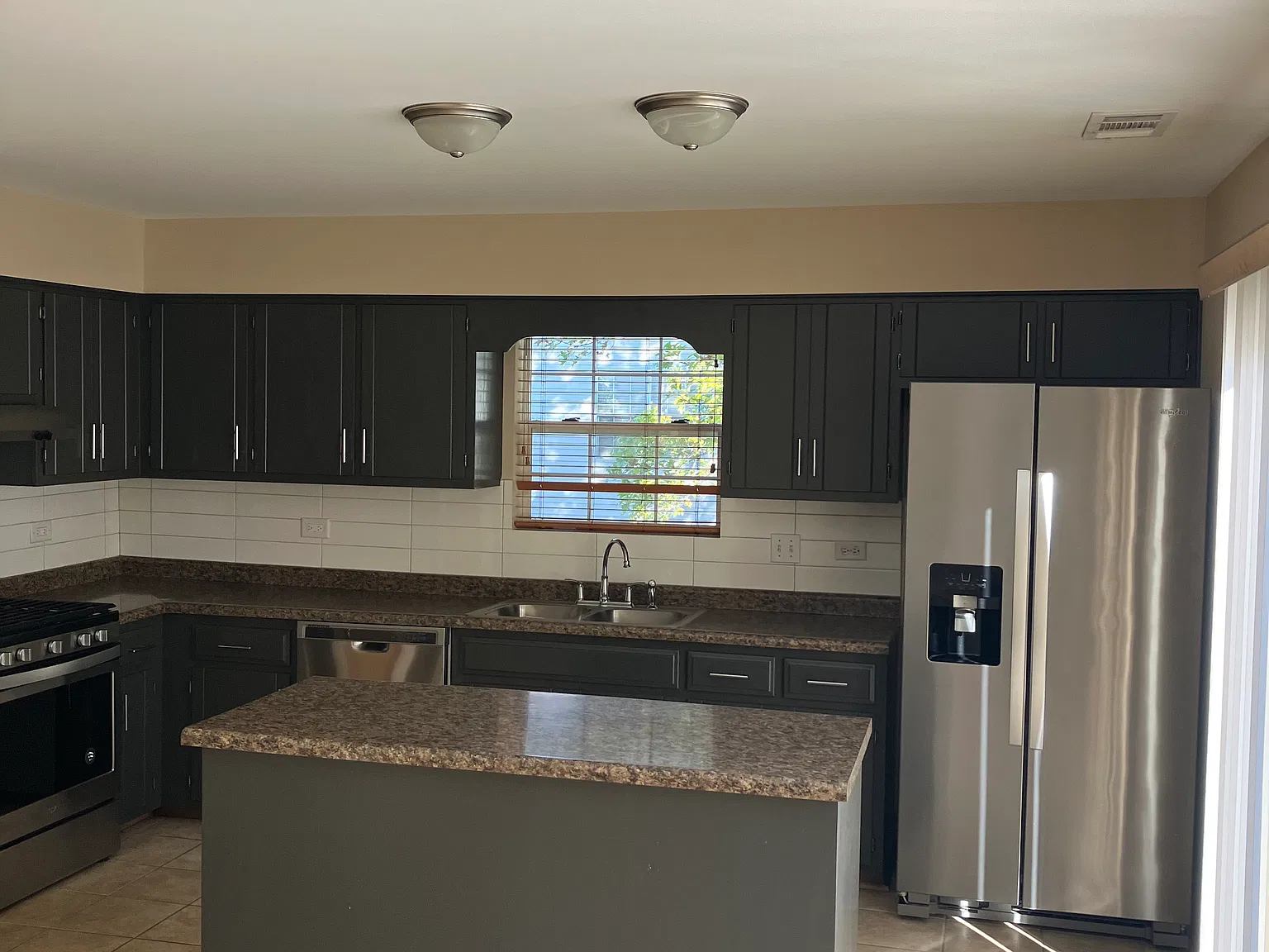 4 bed, 2.5 bath, 1900 sqft, $2,600 — Photo 2