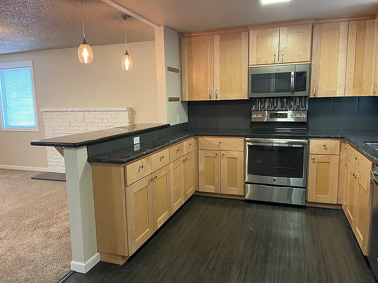 1622 N Willow Rd — Photo 5