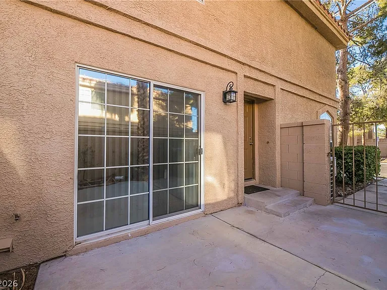 2815 Dawn Crossing Dr — Photo 4