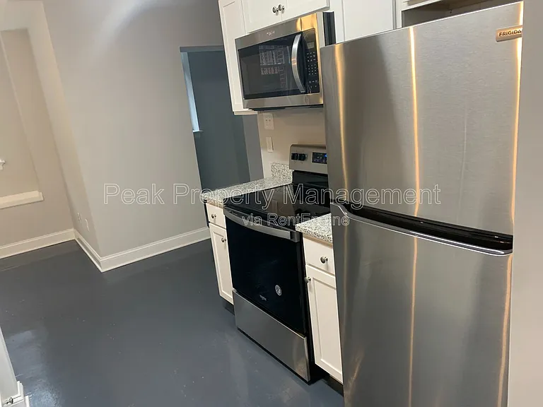220 E Marshall St #C — Photo 4
