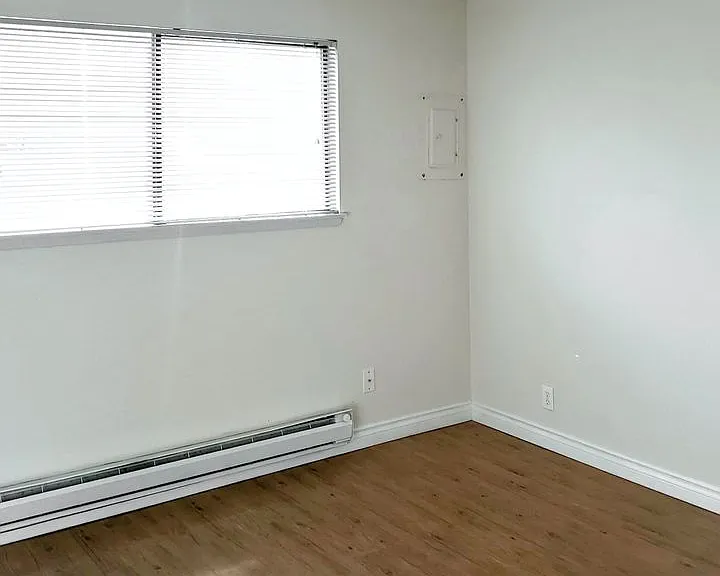Avalon Court Apartments — Photo 10