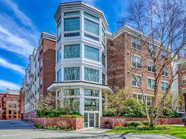 248 Albion St APT 327, Wakefield, MA 01880