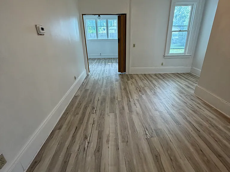 314 E Walnut St #5 — Photo 5