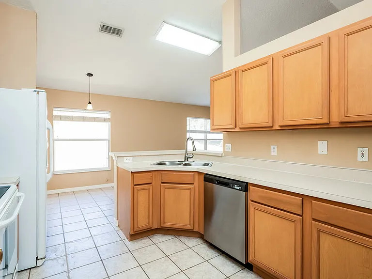10449 Lake Hasson Cir — Photo 6