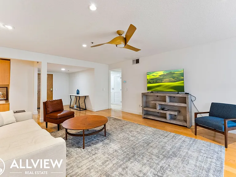 280 Cagney Ln #220 — Photo 2