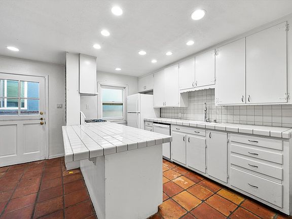 4th image of 116 37th St #A