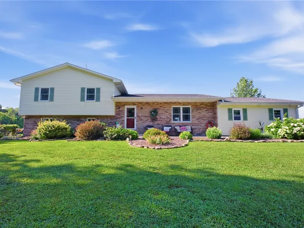 1710 Paradise Rd, Mattoon, IL 61938