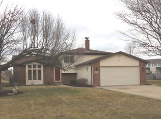 2023 Watertower Pl, Crest Hill, IL 60403