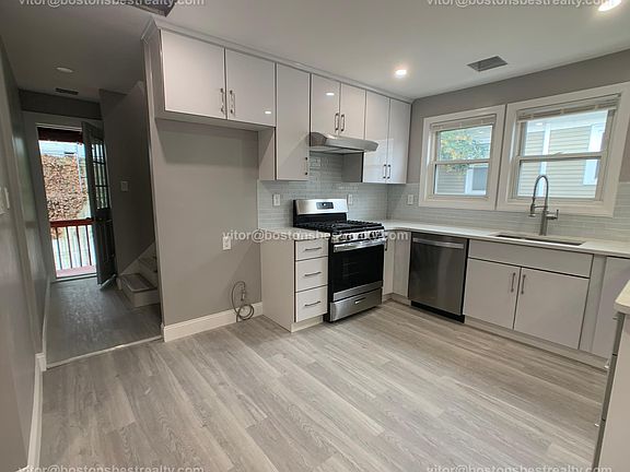 3rd image of 102 Nonantum St #4da885417