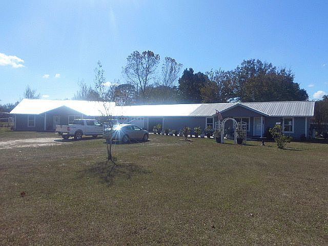 1st image of 262 SW Freeman Gln
