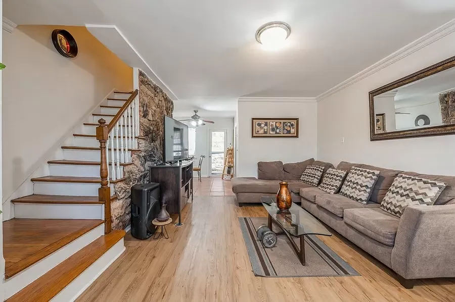 948 Gerard Ave photo 1