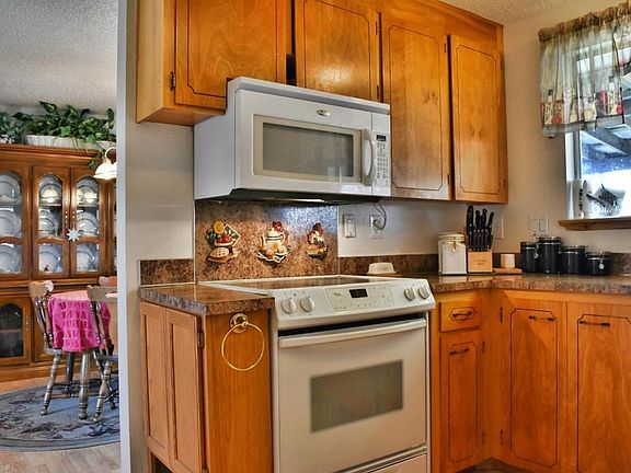 Kitchin into Dining Room