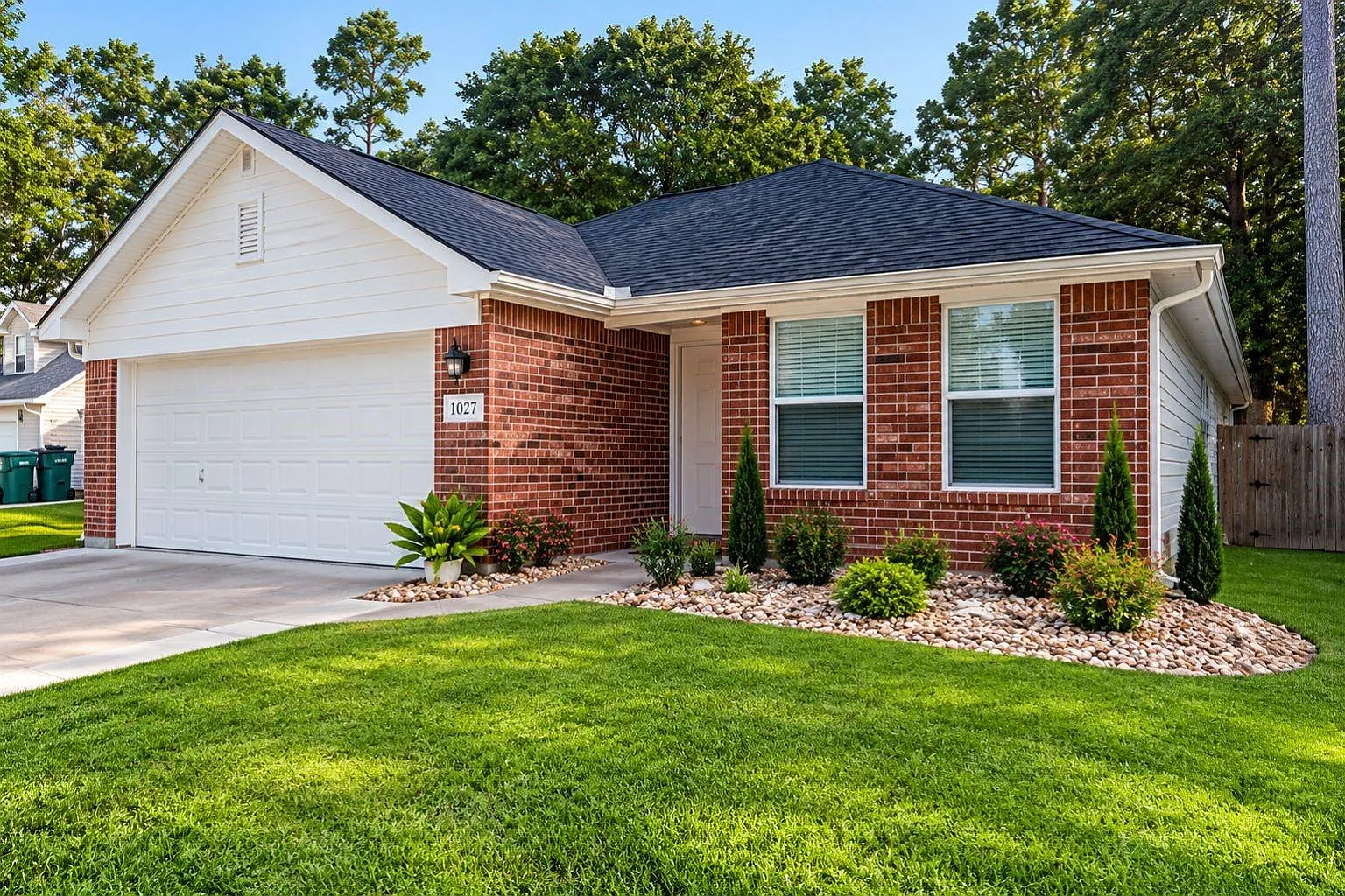 3 bed, 2.0 bath, 1420 sqft, $2,250 — Photo 2