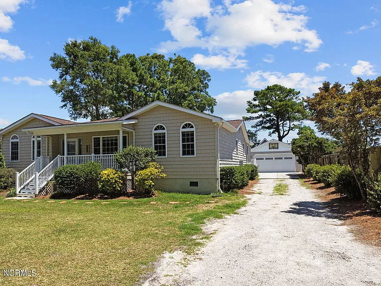 221 Salty Shores Rd — Photo 39