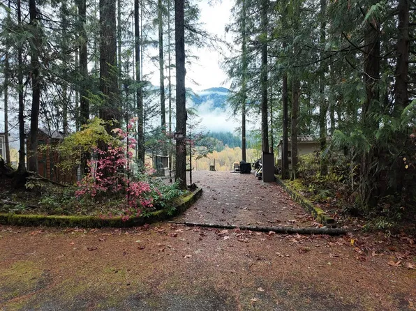 27 Riverside Drive, Deming, WA 98244