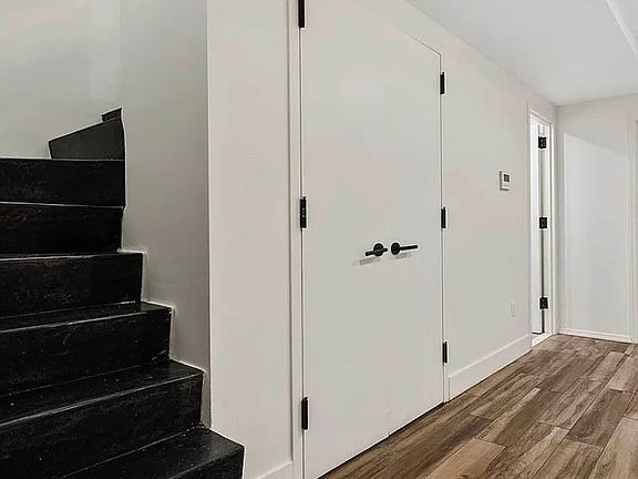 3rd image of 10 Lexington Ave APT 1G