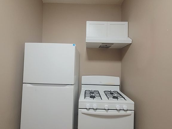 5th image of 320 S Cleburn St APT 3