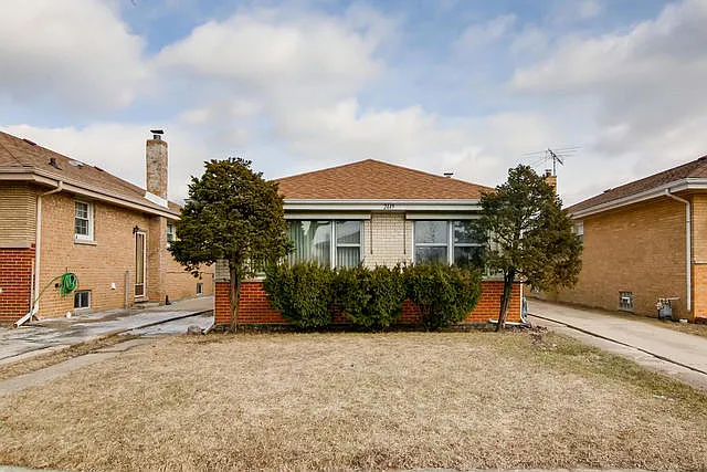 2449 Nona St photo 1