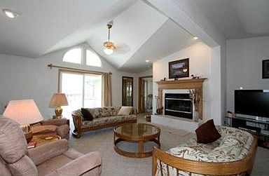3rd image of 6990 Bow Meadows Dr