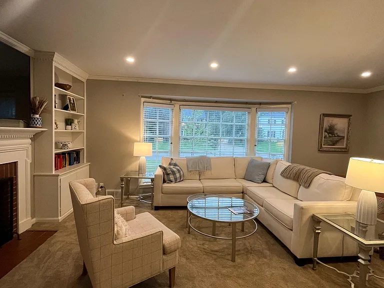 260 Bel Air Dr NE — Photo 10