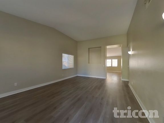 3rd image of 1346 Woodvale Dr