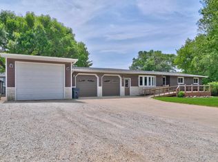907 A Ave, Armstrong, IA 50514