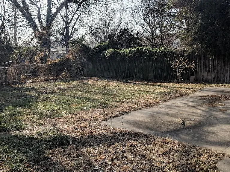 1367 N Morgantown Ave — Photo 10