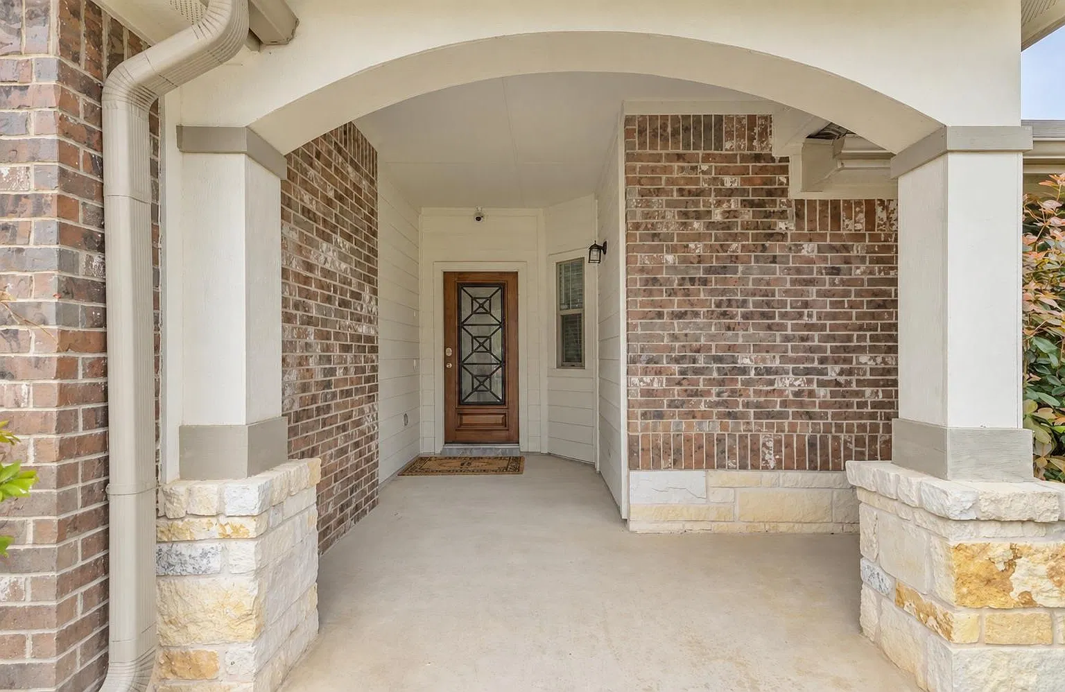 4 bed, 2.0 bath, 1722 sqft, $2,530 — Photo 2