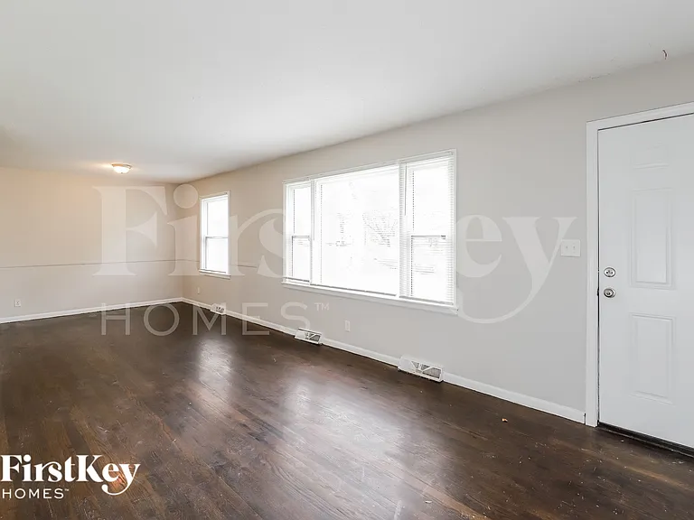 1403 NE 67th Pl — Photo 4
