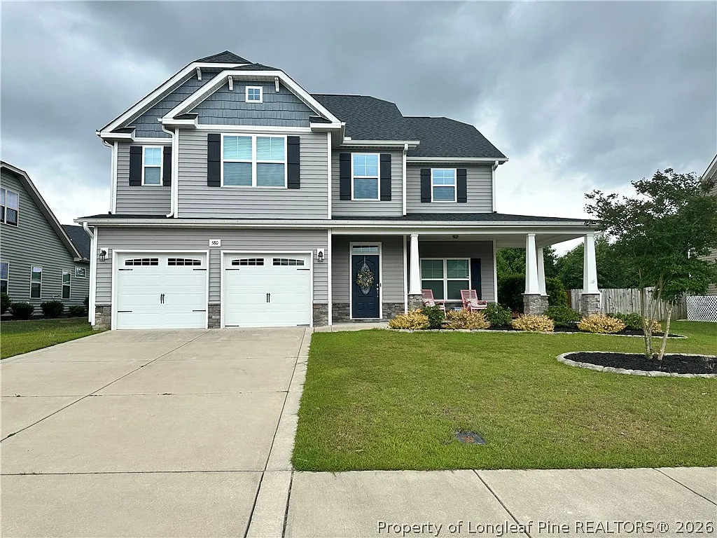 4 bed, 2.5 bath, 2300 sqft, $2,200 — Photo 2