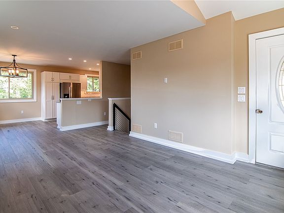 2nd image of 127 Dunbar Dr