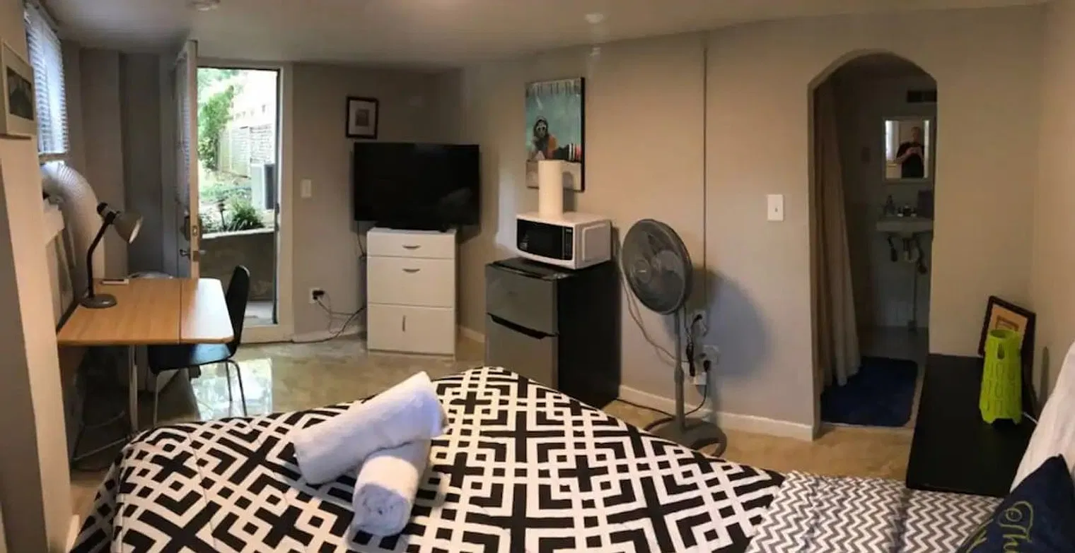 1 bed, 1.0 bath, $1,242 — Photo 1