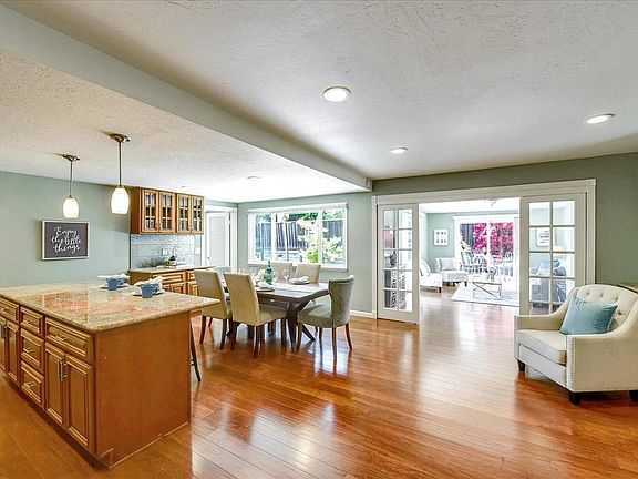 4th image of 10371 Westacres Dr