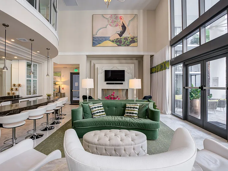 Eberson - Lavish living room for entertaining guests