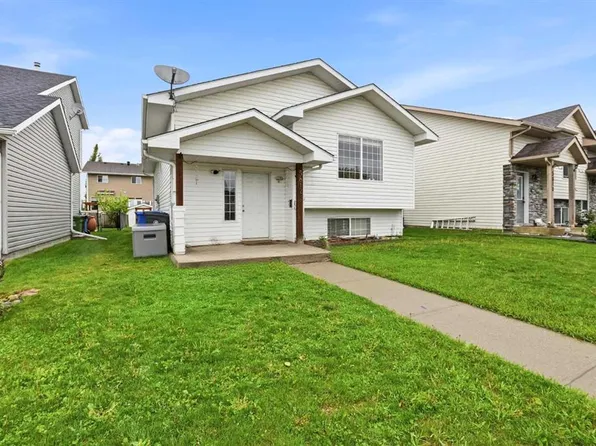 5812 E Seventy Avenue Close, Rocky Mountain House, AB T4T 1V8