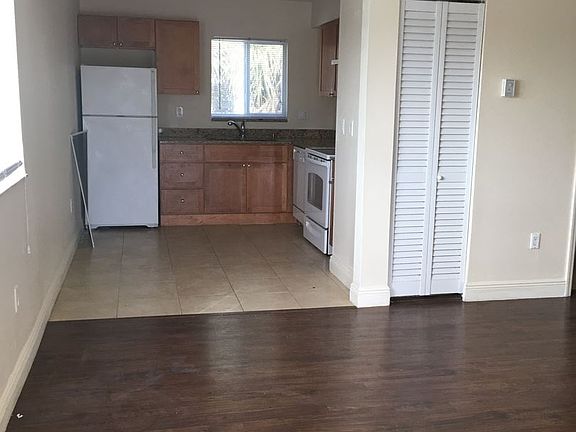 4th image of 3221 NE 8th Ct APT 201