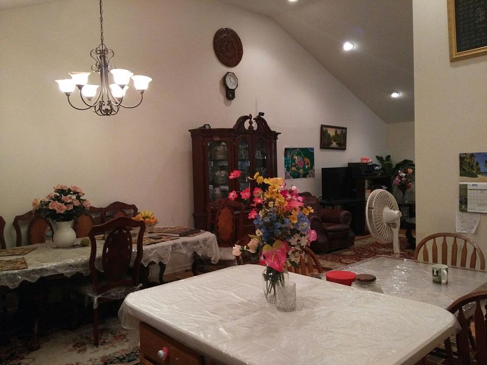 2nd image of 104 Lexington Ave