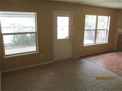 3rd image of 614 Hillock Bluff Cir