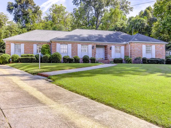 1459 Parkside Dr, Vicksburg, MS 39180