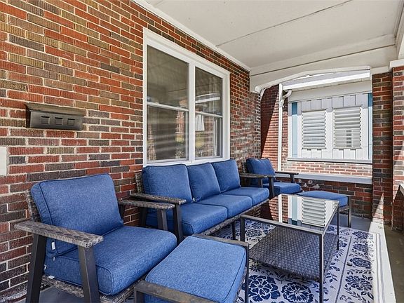 4th image of 820 Fordham Ave