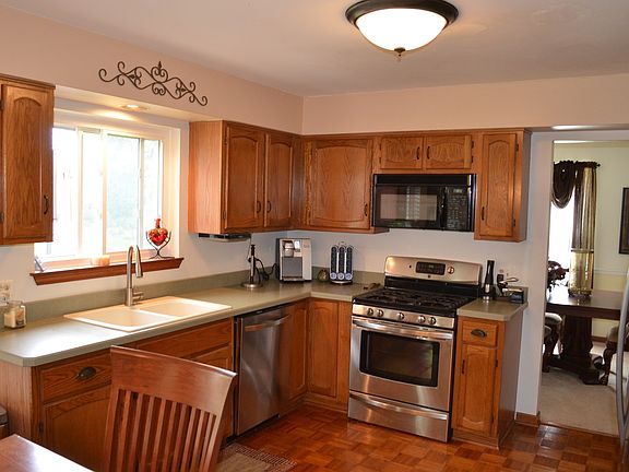 4th image of 725 Royal Glen Dr