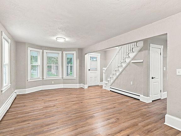 3rd image of 15 Oxford Pl
