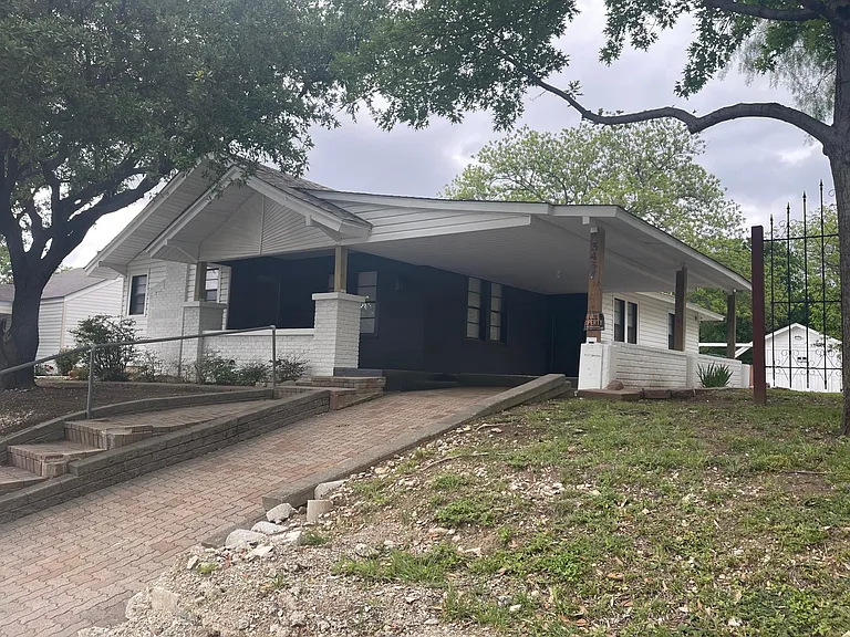 3435 Gordon Ave — Photo 1